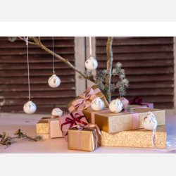 Traditionel dansk julepynt med nostalgisk udtryk