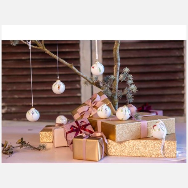 Traditionel dansk julepynt med nostalgisk udtryk