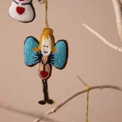 Hndsyet engel i glasperler – unikt juleophng