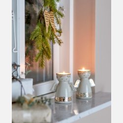 Faella lysestager med gulddetaljer fra Bloomingville, perfekte til en varm og hyggelig juledekoration