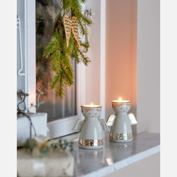 Faella lysestager med gulddetaljer fra Bloomingville, perfekte til en varm og hyggelig juledekoration