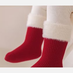 R�de strikkede julesokker med hvid kant 🎄
