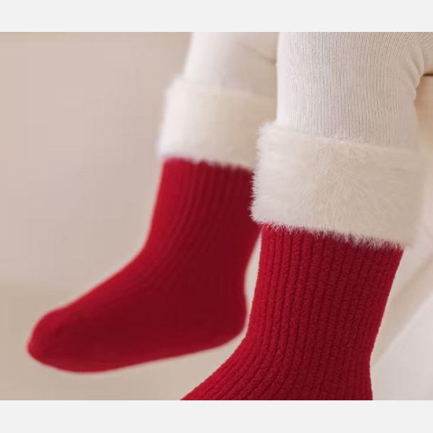 R�de strikkede julesokker med hvid kant 🎄