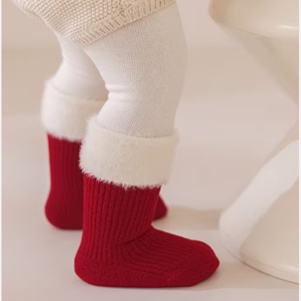 Julesokker til baby med hvid plysset kant