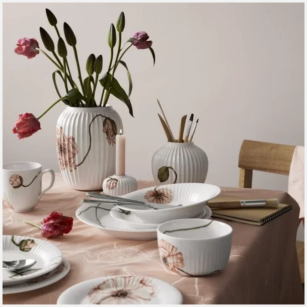 Poppy vase fra Hammershi i hvid porceln