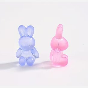 Sm� dekorative kaniner i matte pastelfarver