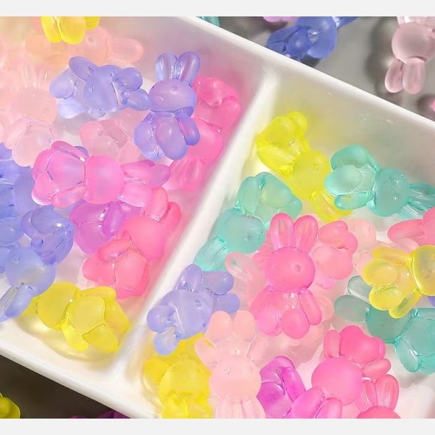 Mini kaninfigur med vandret hul til smykker