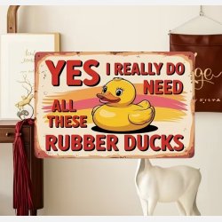 Tr�skilt med gul gummiand og teksten Yes I really do need all these rubber ducks