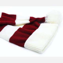 Nissehue, Stribet hvid og rd. Bld strikket model