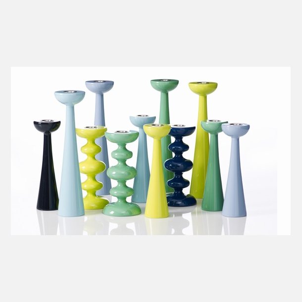 H�ndlavet tr�lysestage i moderne design