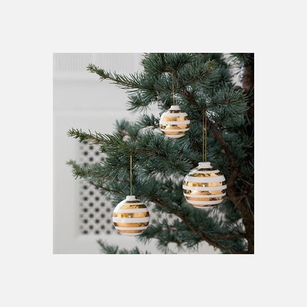 Smukke guldstribede julekugler fra Khler Omaggio serien