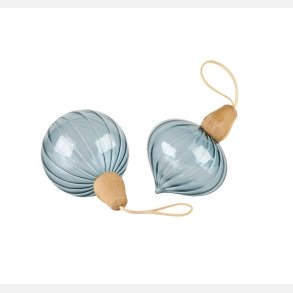 Julekugle i glas. Grn glaskugle med trtop