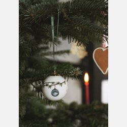 Hvid Khler julekugle med dekoration