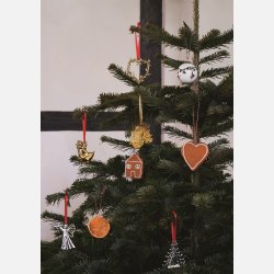 Khler Hammershi julekugle 2020 i hvidt porceln med dekorative illustrationer, 6 cm, klassisk dansk design til juletr eller vindue