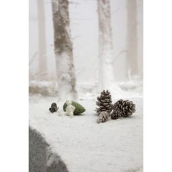 Khler julepynt Juleglde – juledreng med juletr, hndlavet porcelnsfigur inspireret af gamle julefortllinger