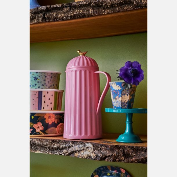 Flot melaminkop i petroleumsfarve med hyggeligt efterrstema