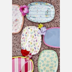 Farverig frokosttallerken med livsglad budskab – perfekt til sommerbordet