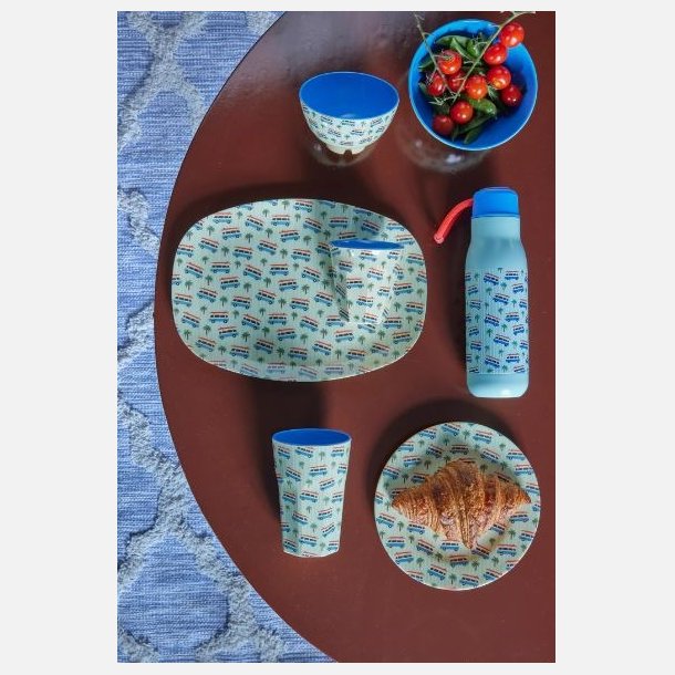 Melamintallerken med surfbrt og bil – perfekt til picnic og frokost