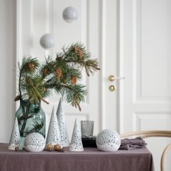 Elegant Khler Nobili stage, gr/hvid keramik med hndlavet glasur, skaber hyggelig atmosfre og nordisk julestemning i hjemmet