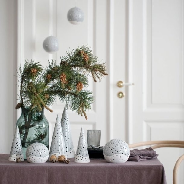 Elegant Khler Nobili stage, gr/hvid keramik med hndlavet glasur, skaber hyggelig atmosfre og nordisk julestemning i hjemmet