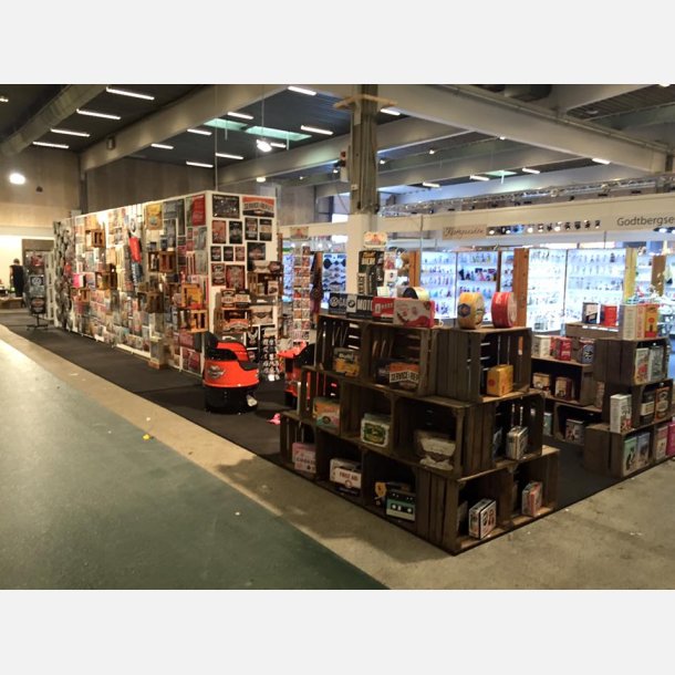 Magnet - Strong coffee served here