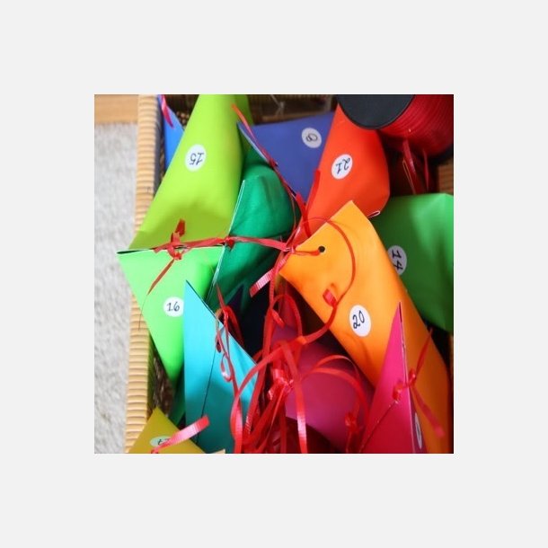 Pakkekalender med overraskelser – dekorativ og stemningsfuld