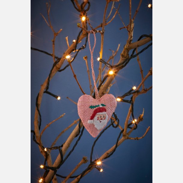 Unikt julepynt fra RICE – lyserdt hjerte med stemning og historie